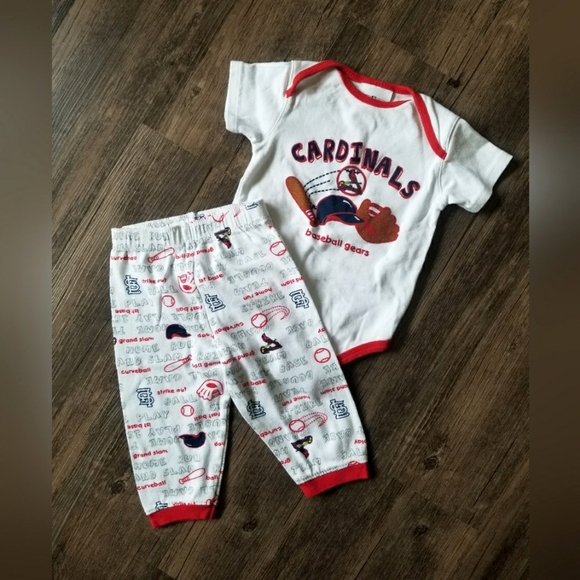 Cardinals Baseball 6 to 9 Months Outfit - Picture 1 of 4